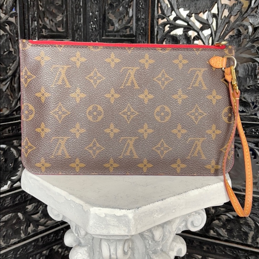 Louis Vuitton Neverfull Monogrom Clutch
